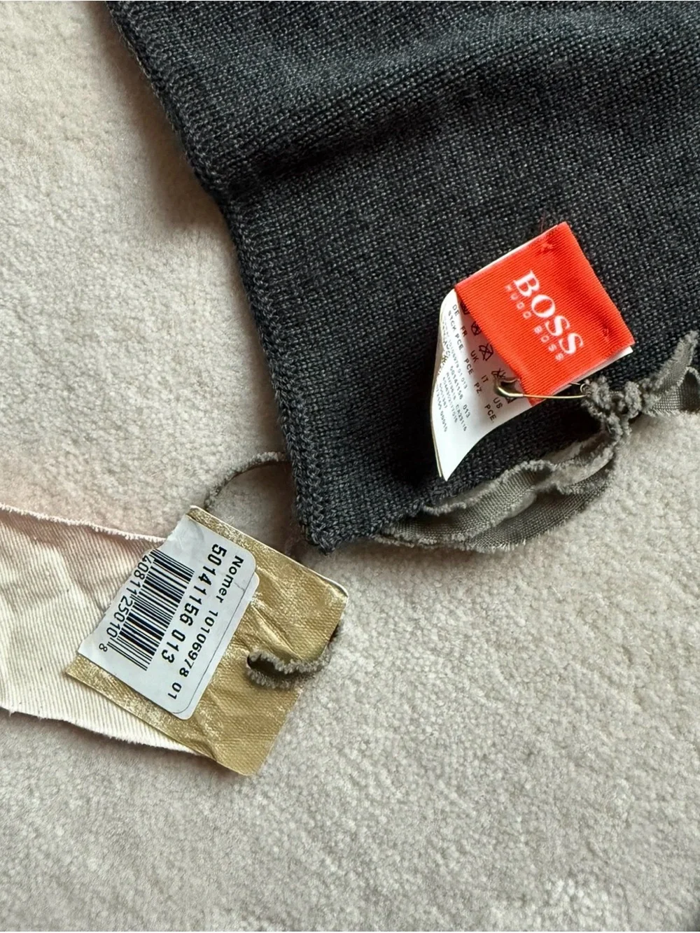 BOSS Hugo Boss Men’s Charcoal Gray Wool Scarf NWT